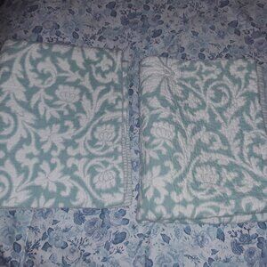 Laura Ashley pair of shams (Standard) (22" x 28") teal & white print,